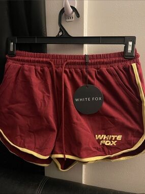 White Fox Burgundy Relaxed Shorts NWT Size Medium